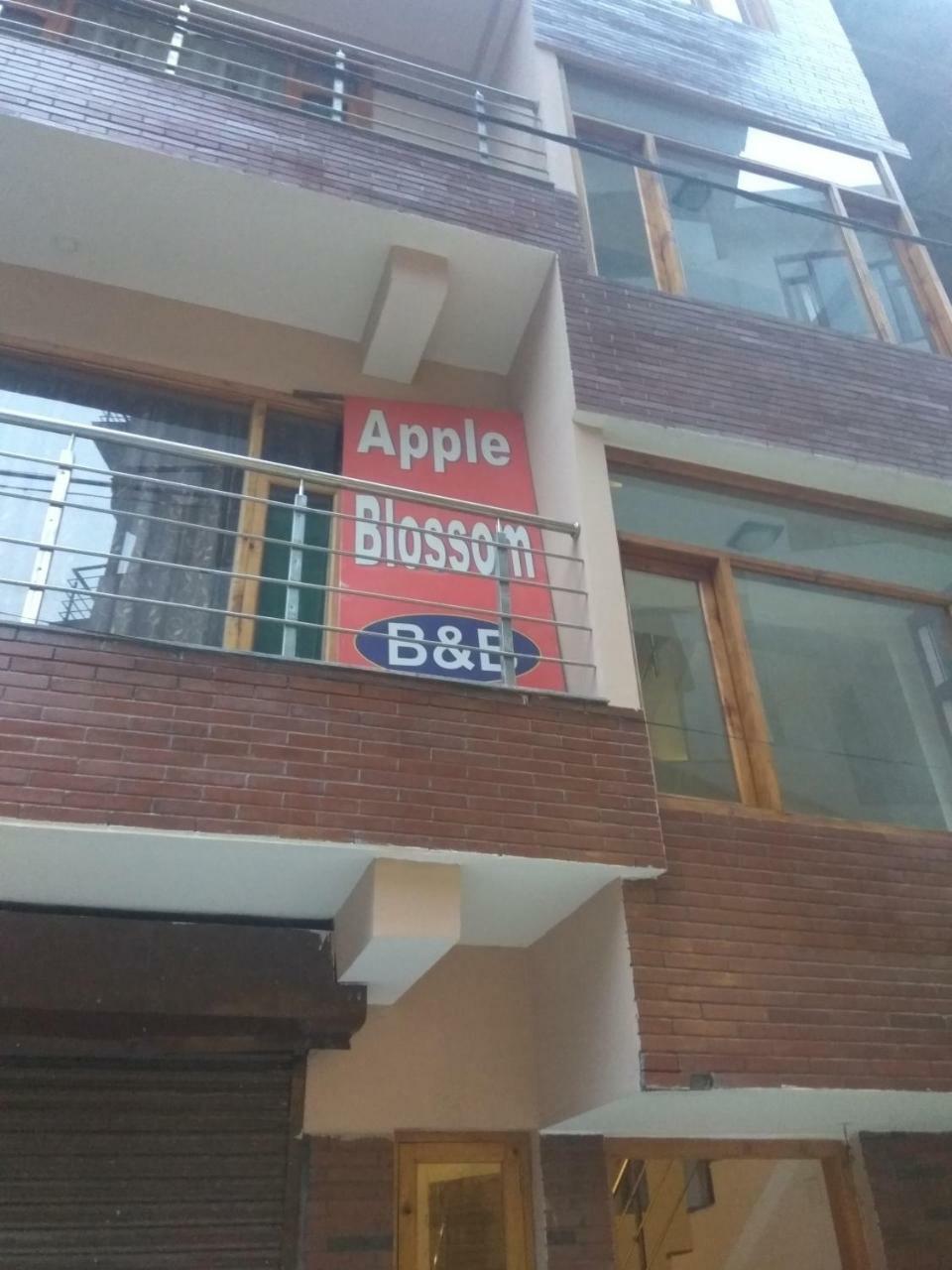 Apple Blossom Hotel Manāli Екстериор снимка