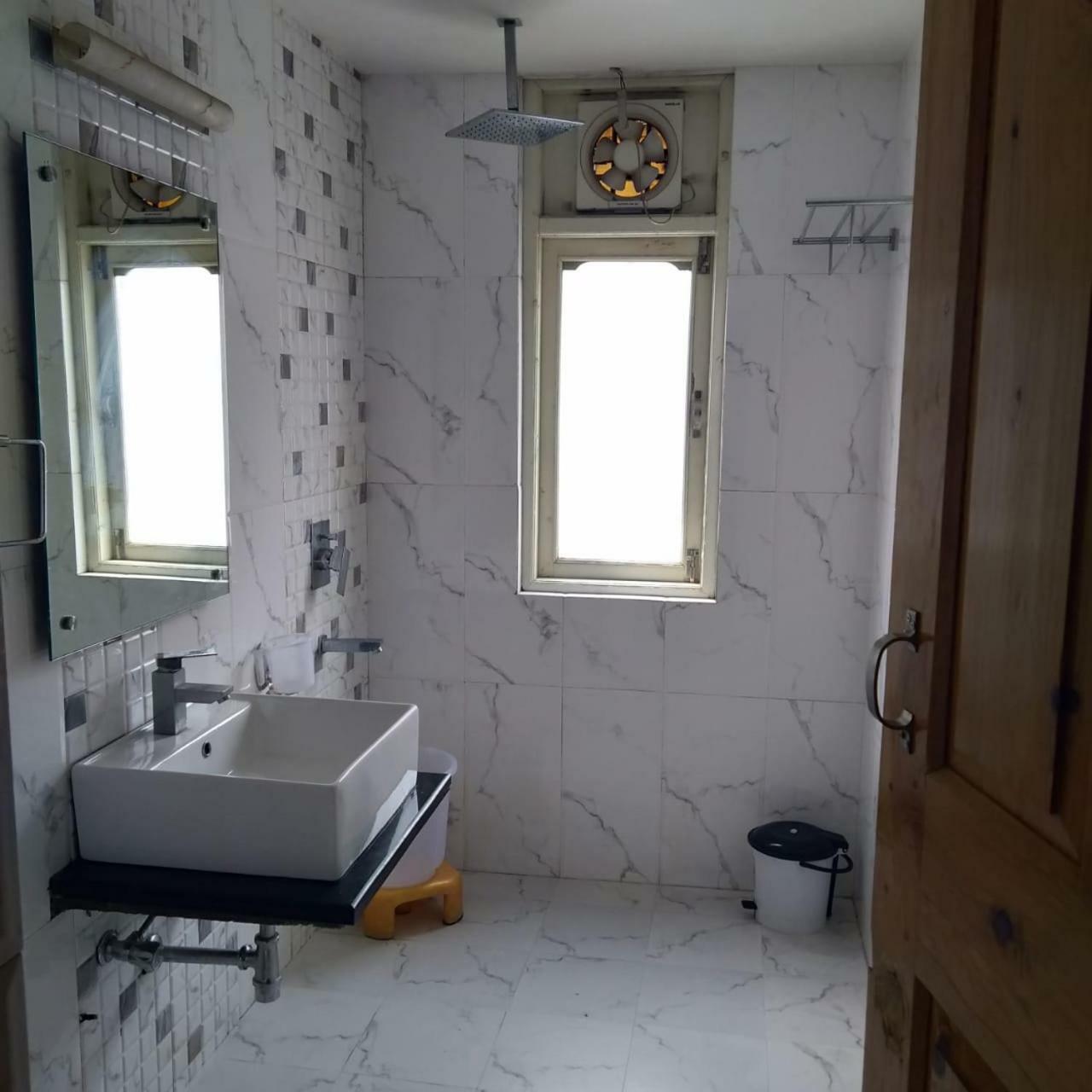 Apple Blossom Hotel Manāli Екстериор снимка