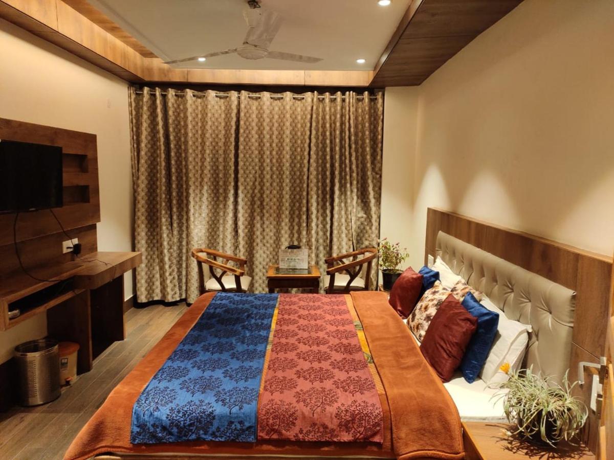 Apple Blossom Hotel Manāli Екстериор снимка
