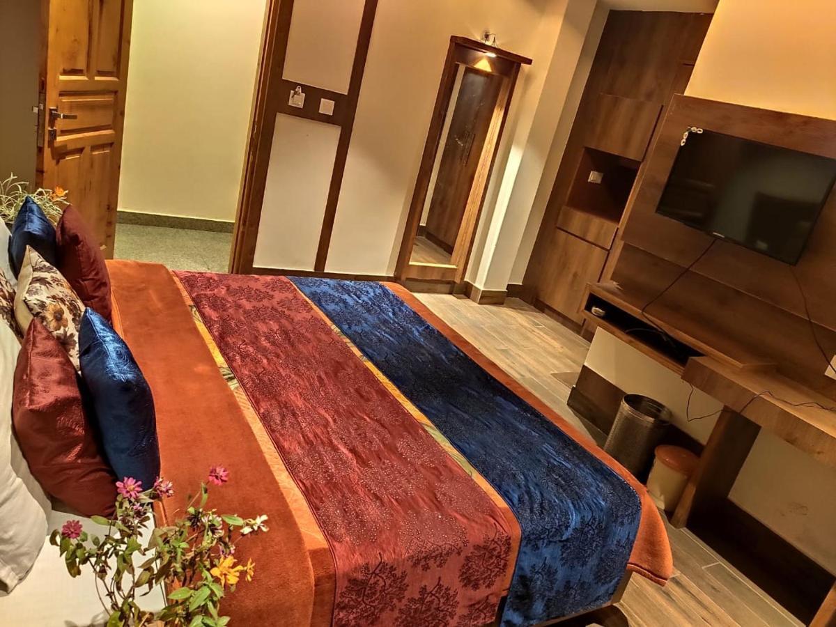 Apple Blossom Hotel Manāli Екстериор снимка